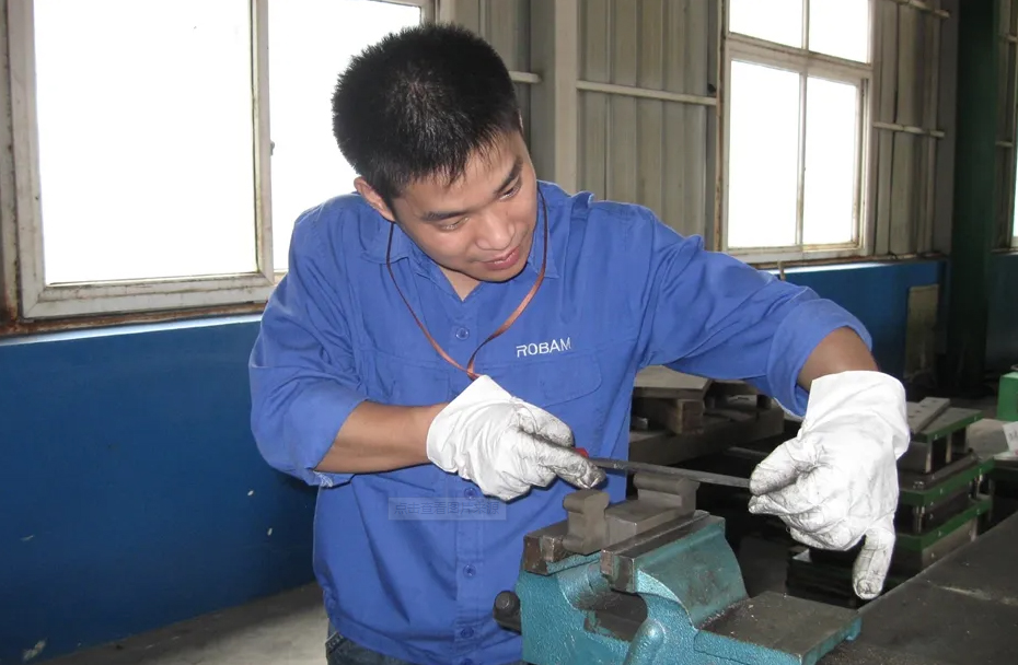 工具钳工